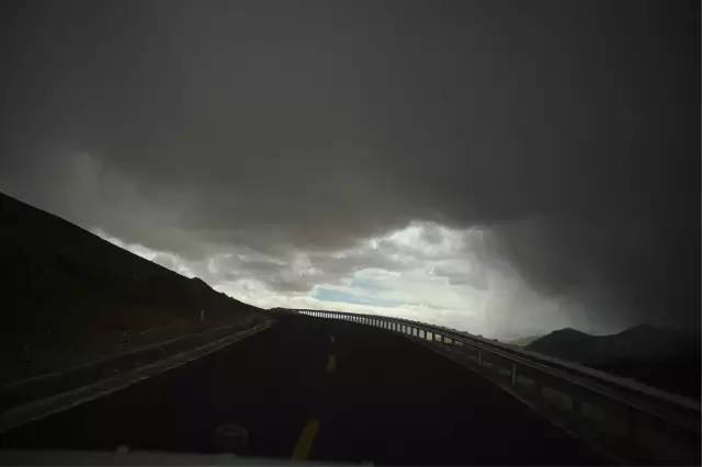 圖片:中國十大奇特工程-進藏公路 