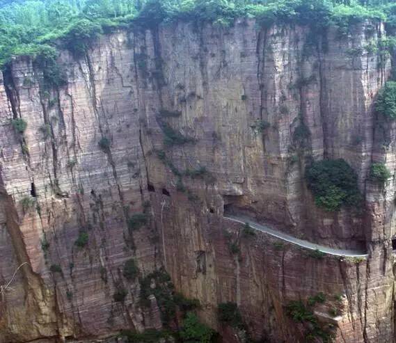 圖片:中國十大奇特工程-掛壁公路 