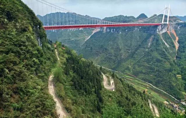 圖片:中國十大奇特工程-湖南矮寨盤山公路 