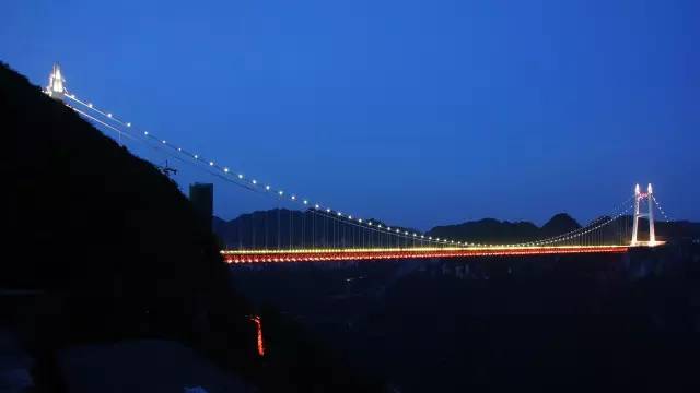 圖片:中國十大奇特工程-湖南矮寨大橋 