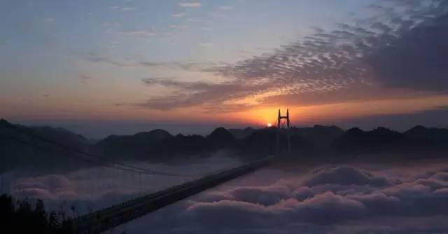 圖片:中國十大奇特工程-湖南矮寨大橋 