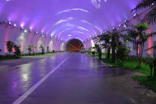 圖片:中國十大奇特工程- 陝西終南山公路隧道