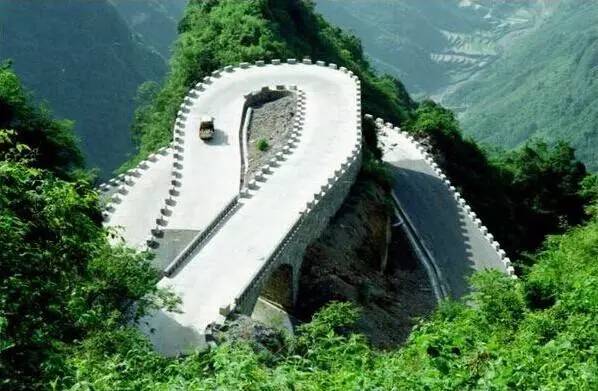 圖片:中國十大奇特工程- 張家界天門山盤山公路